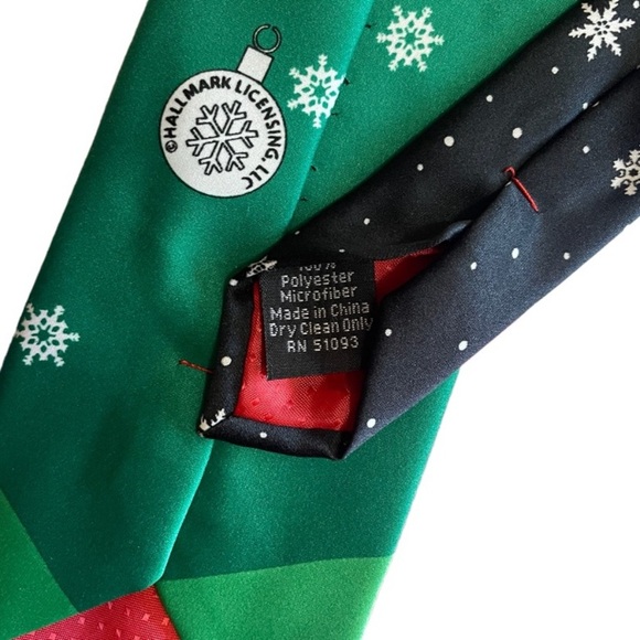 Hallmark Christmas Holiday Green Multicolor Penguin Golf Tie North Pole - Picture 6 of 6